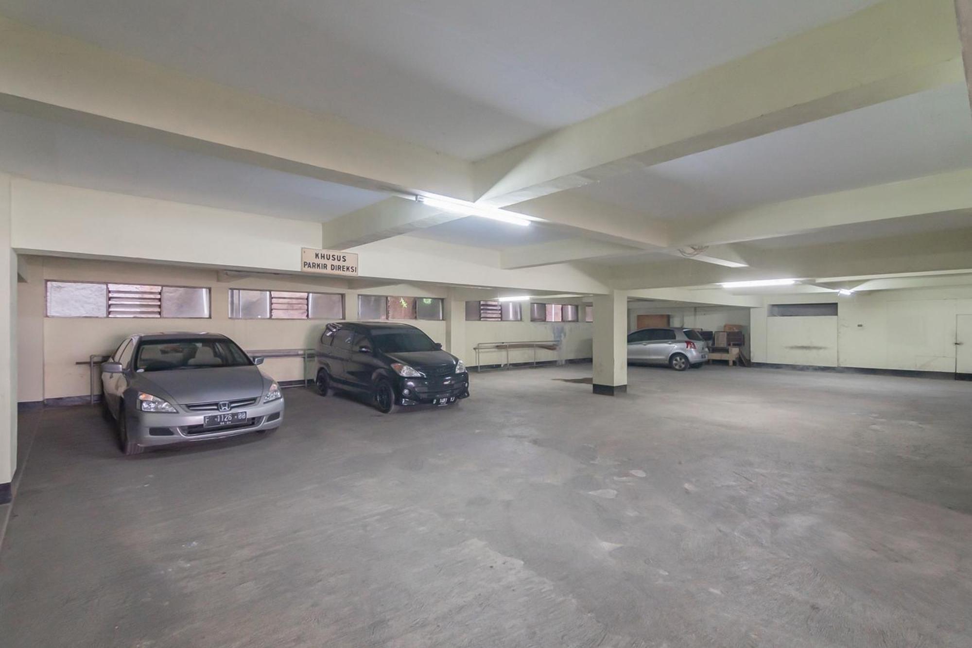 Hotel Reddoorz Near Sukabumi Station 2 Esterno foto