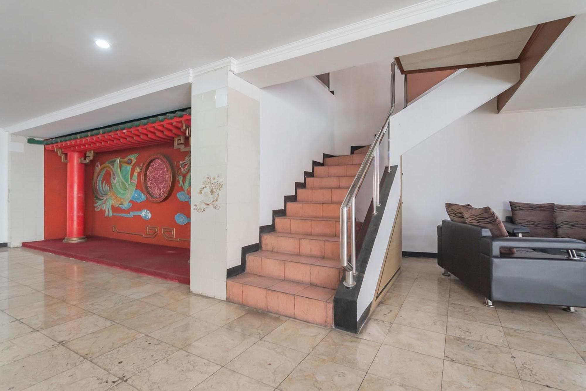 Hotel Reddoorz Near Sukabumi Station 2 Esterno foto