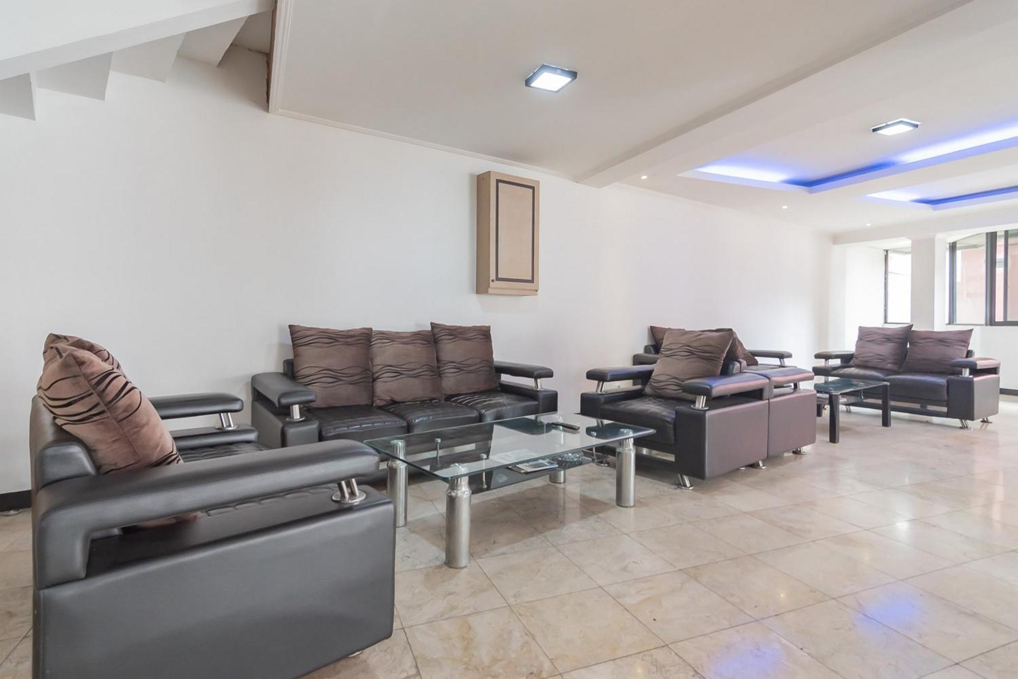 Hotel Reddoorz Near Sukabumi Station 2 Esterno foto