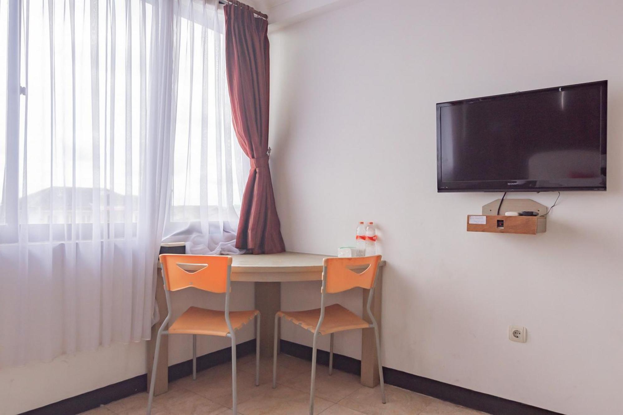 Hotel Reddoorz Near Sukabumi Station 2 Esterno foto