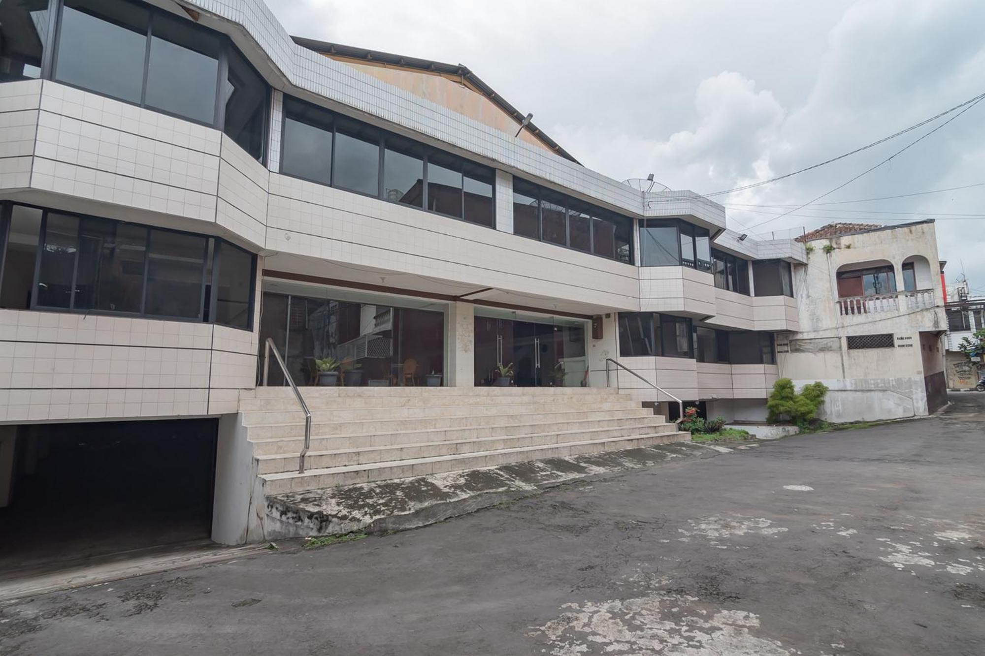 Hotel Reddoorz Near Sukabumi Station 2 Esterno foto
