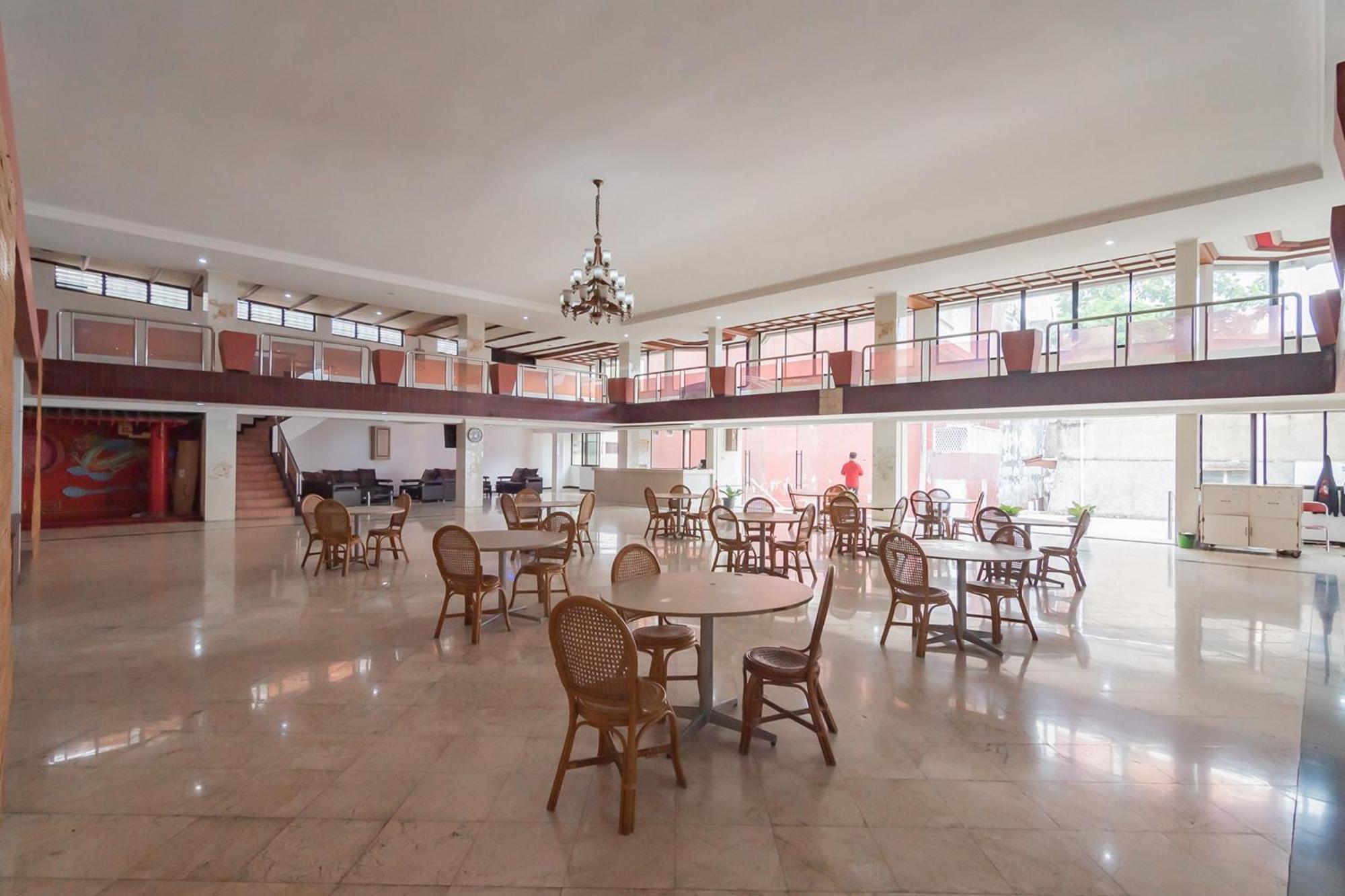 Hotel Reddoorz Near Sukabumi Station 2 Esterno foto