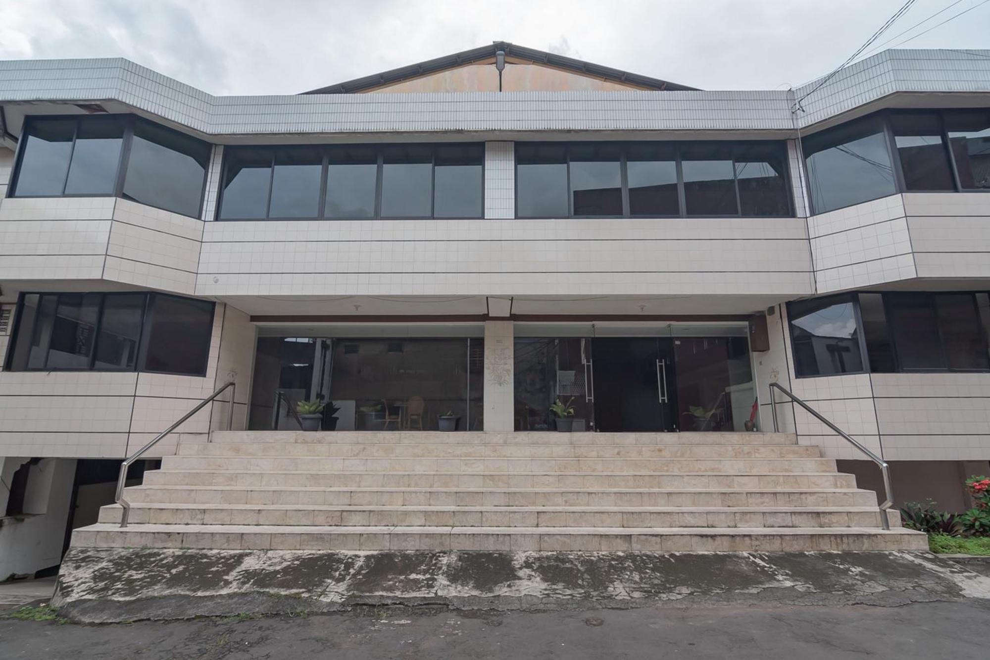 Hotel Reddoorz Near Sukabumi Station 2 Esterno foto