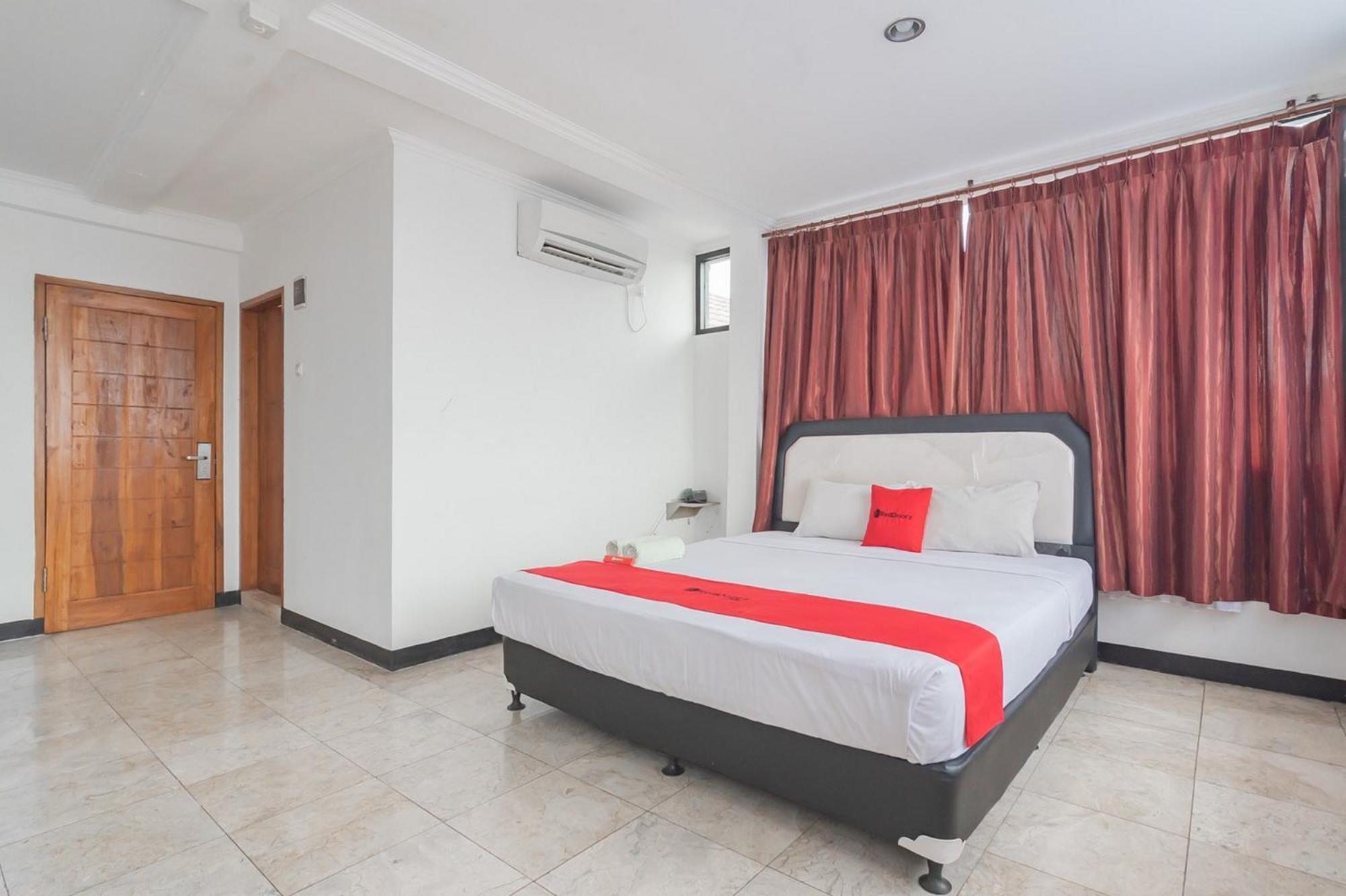 Hotel Reddoorz Near Sukabumi Station 2 Esterno foto